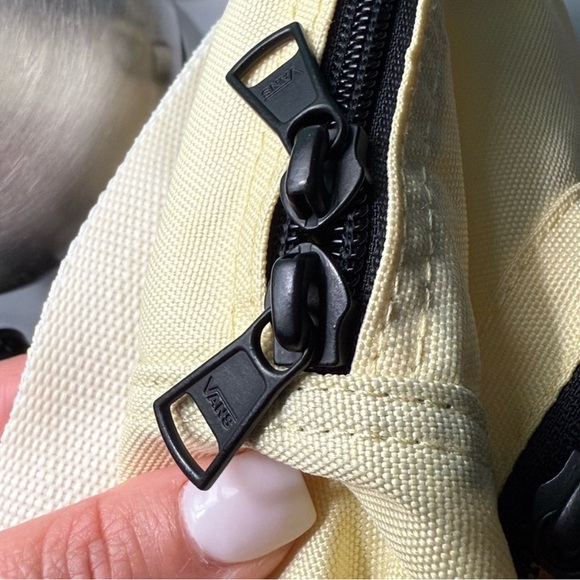 NWOT Vans Soft Butter Yellow Backpack - Picture 4 of 4